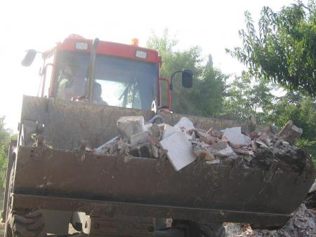 des tonnes de gravas